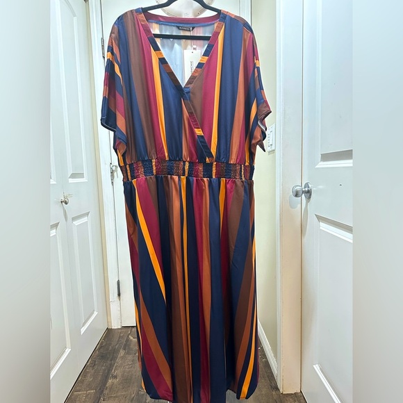 BloomChic Plus Size 4XL Striped Dolman Sleeve Pocket Shirred Flutter Wrap Dress - Picture 3 of 4